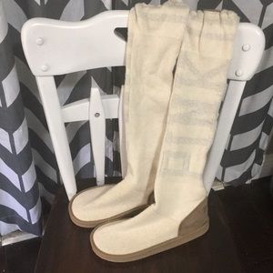 Rare vs pink boots size medium